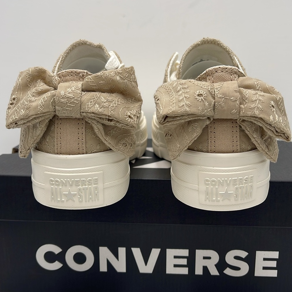 Converse Women's Tan Lace Platforms A10246C
CTAS LIFT OX
NUTTY GRANOLA/EGRET/LIG - Picture 13 of 16